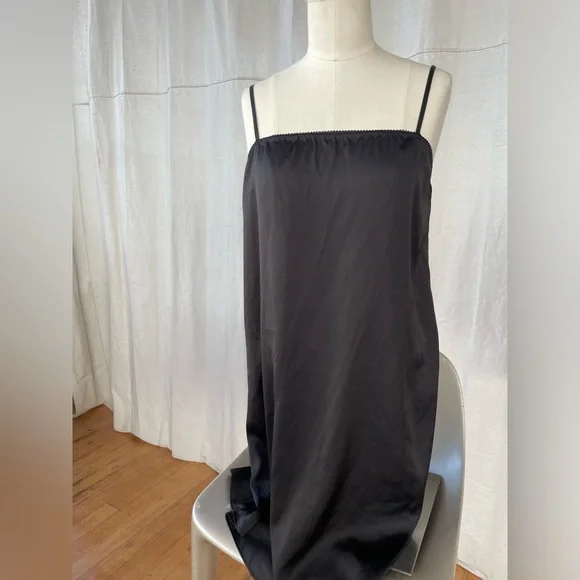 Zara Elegant Black Slip Dress with Thin Straps - Picture 2 of 3